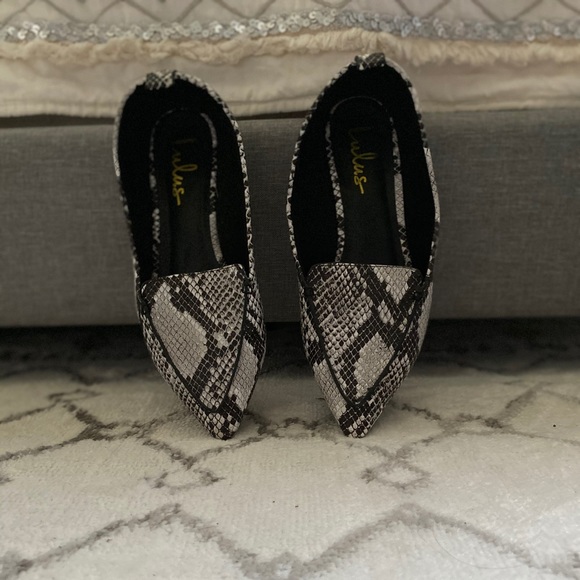 Lulus snake print flats - Picture 3 of 5